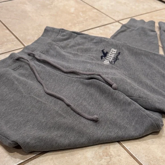Hollister Women’s XS Grey Jogger Sweatpants with Logo and Pockets - Picture 7 of 8
